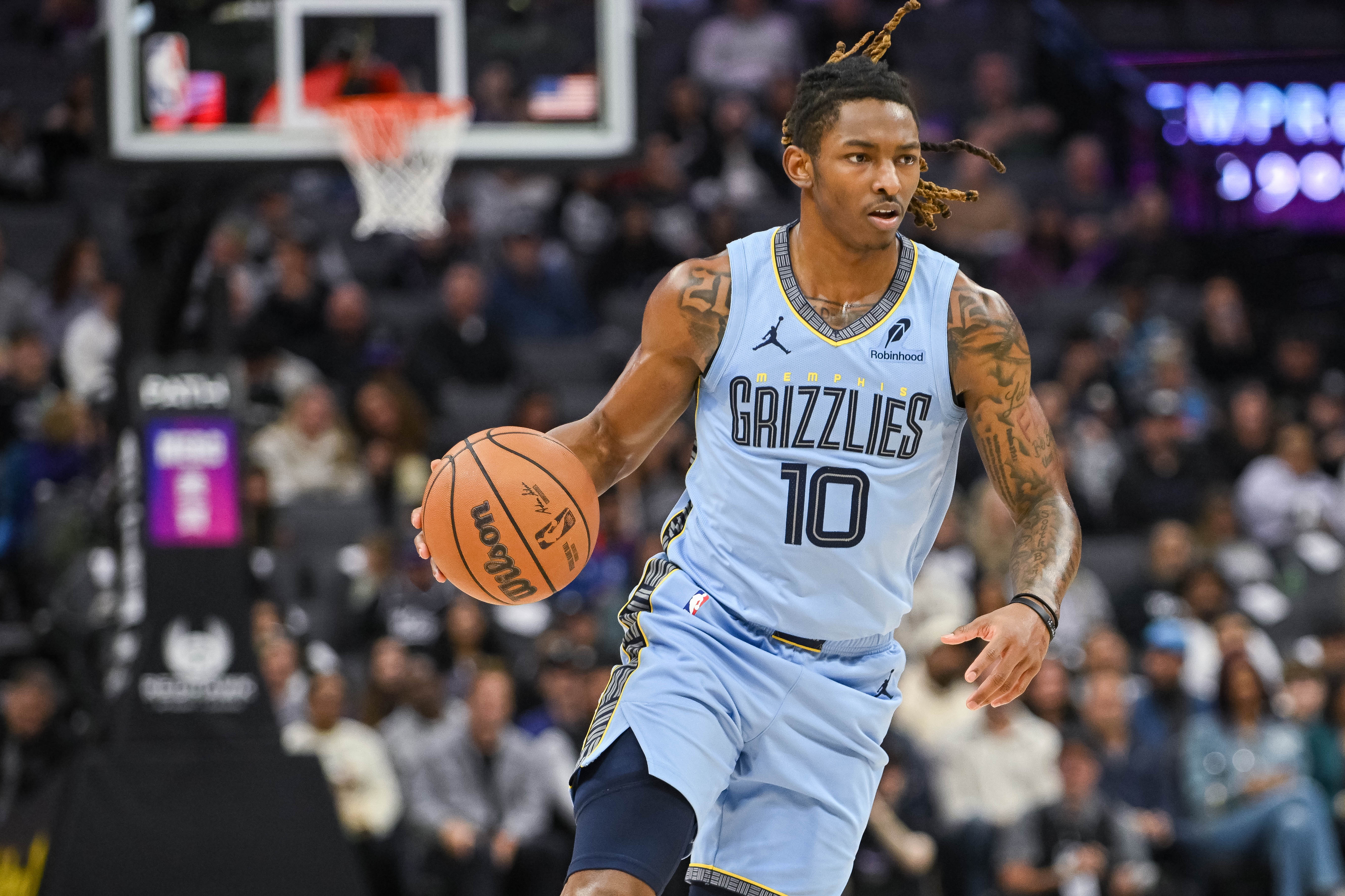 欧冠官方平台-【菜鸟】斯莫尔19分7板3助2断 克赖尔11分5板 辛森12分4三分杀勇